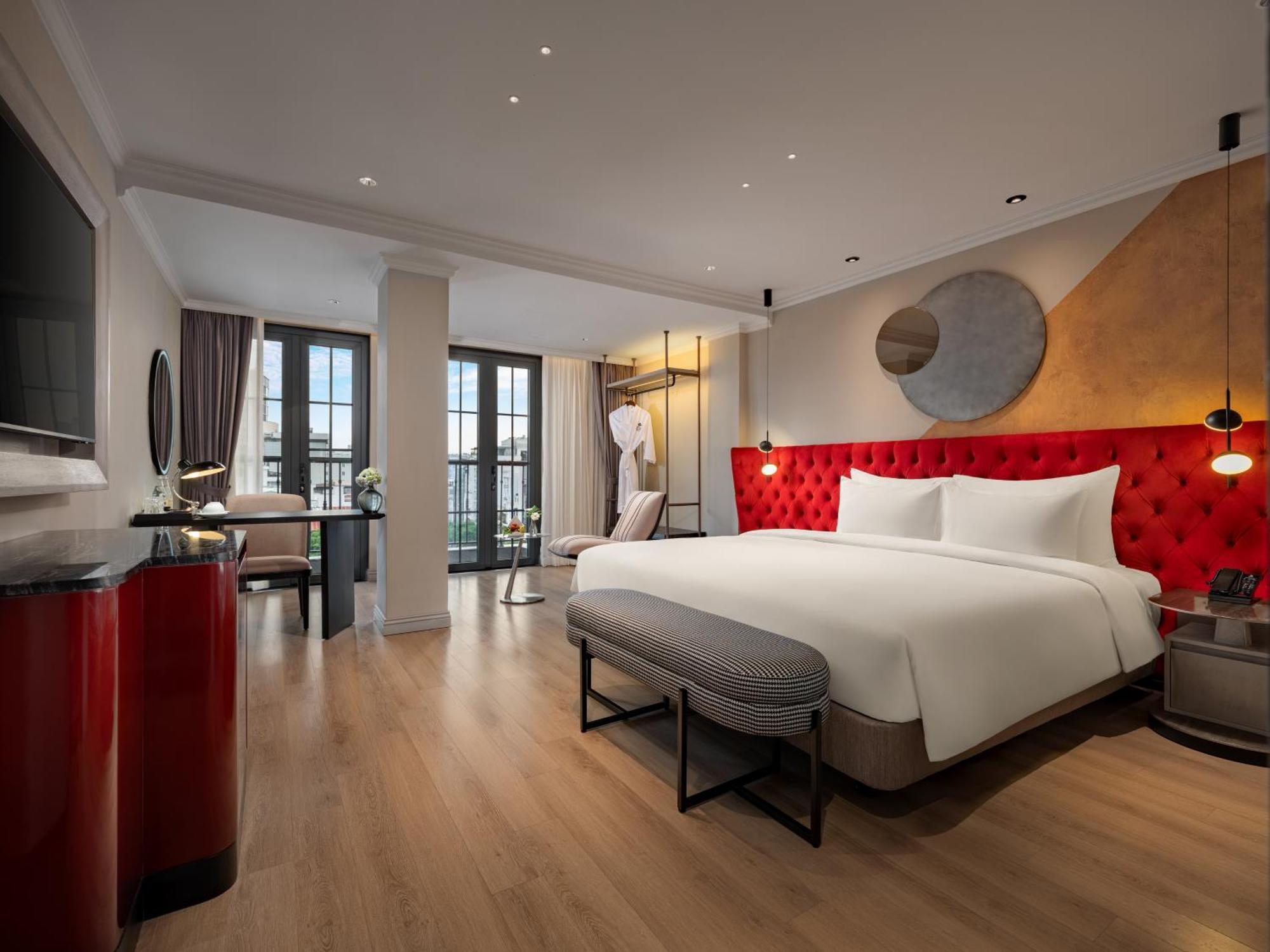 du LAC Suite with Ben Thanh view